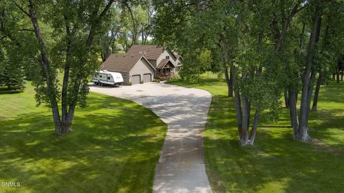 3201 Tavis Rd, Bismarck, ND, 58504-8931 | Card Image