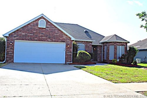 11705 S 103rd East Ave, Bixby, OK, 74008-3022 | Card Image