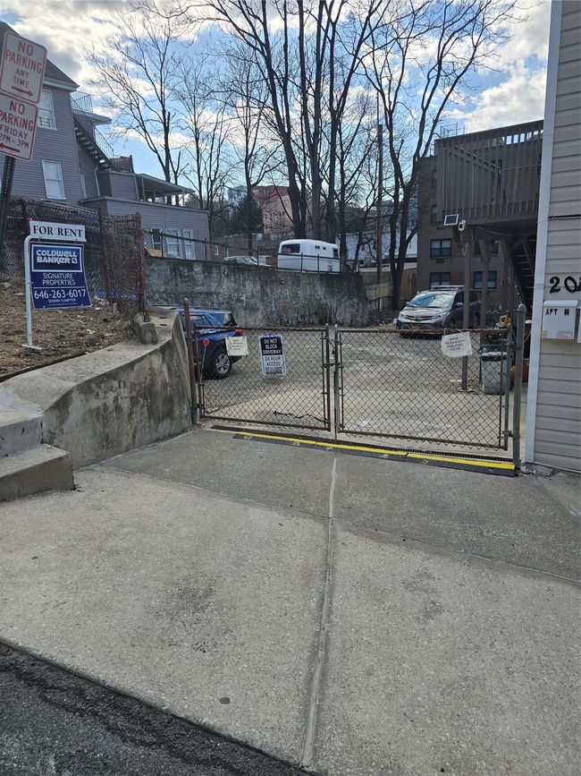 APT-3 - 201 Oak St, Home with 3 bedrooms, 2 bathrooms and null parking in Yonkers NY | Image 4