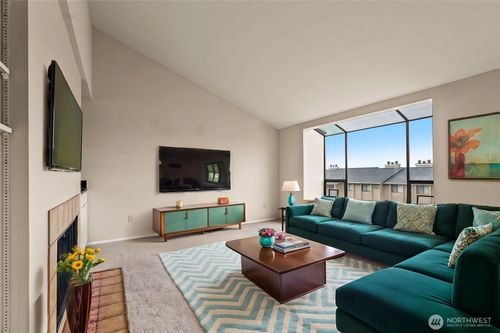 apt-d35-1319 S Puget Dr, Renton, WA, 98055-8812 | Card Image