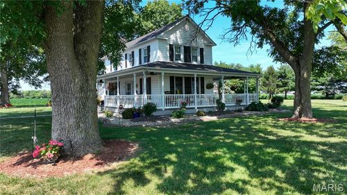 8221 State Route 4, Staunton, IL, 62088-2923 | Card Image