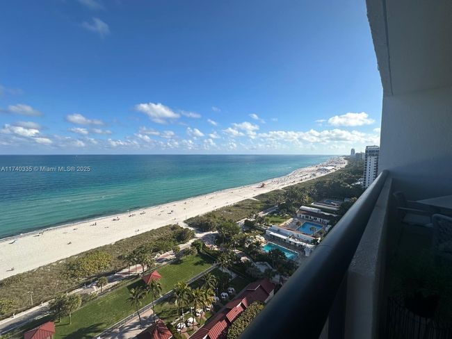 APT-1907 - 2555 Collins Ave, Condo with 2 bedrooms, 2 bathrooms and null parking in Miami Beach FL | Image 4