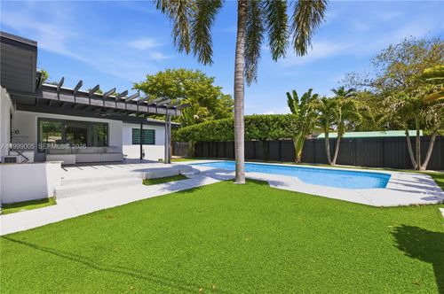 86 Ne 110th St, Miami Shores, FL, 33161-7044 | Card Image
