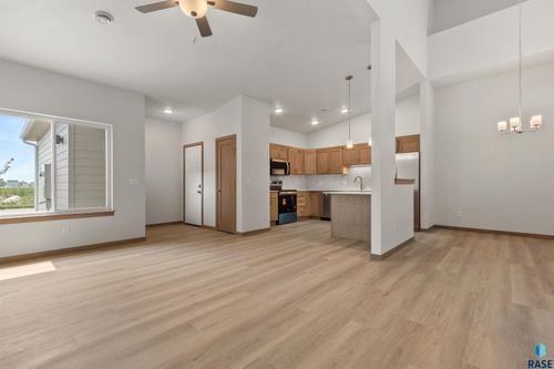 5702 E Marley Pl, Sioux Falls, SD, 57108-8882 | Card Image