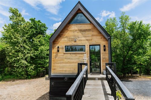 207 Lookout Pines Trl, Broken Bow, OK, 74728-7492 | Card Image