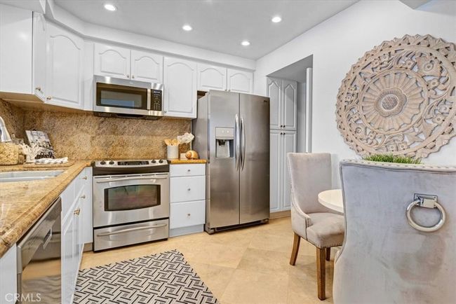 3366 Tempe Dr, House other with 2 bedrooms, 3 bathrooms and 2 parking in Huntington Beach CA | Image 11