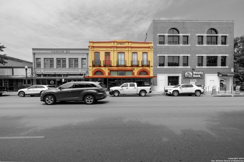 142 W San Antonio St, New Braunfels, TX, 78130-5111 | Card Image