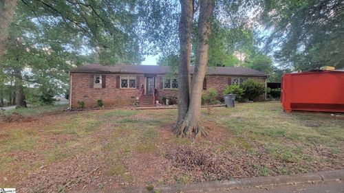102 Wilma Dr, Greenville, SC, 29617-1542 | Card Image