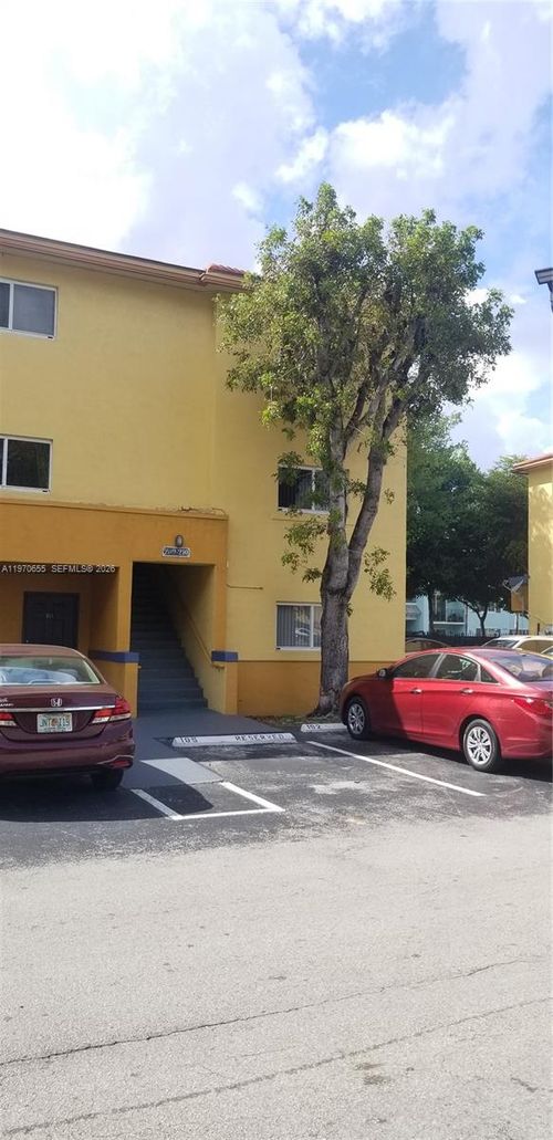 8-210-8250 Sw 149th Ct, Miami, FL, 33193-3105 | Card Image