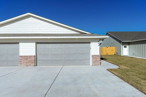 604 Briarbrook Ln, Park City, KS, 67147-1121 | Card Image