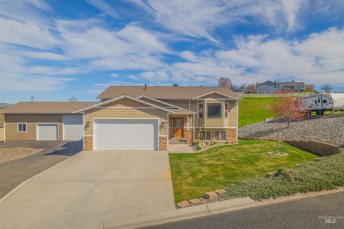 2245 Pitchstone Dr, Clarkston, WA, 99403-8733 | Card Image