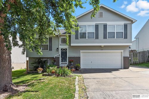 15719 Cottonwood Ave, Omaha, NE, 68136-3196 | Card Image