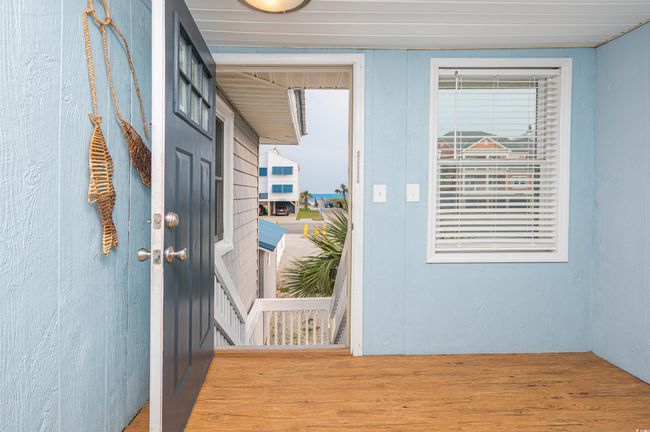 View of entrance foyer | Image 23