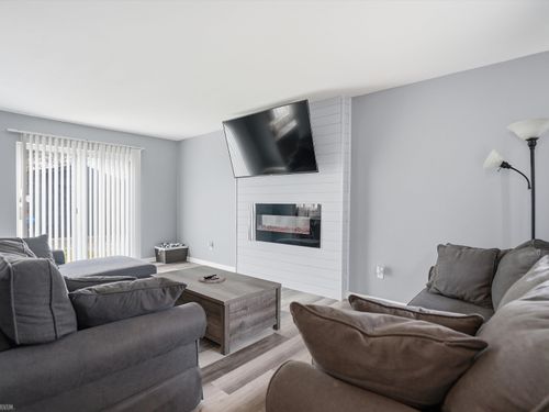 30632 Hayes Rd, Roseville, MI, 48066-4043 | Card Image