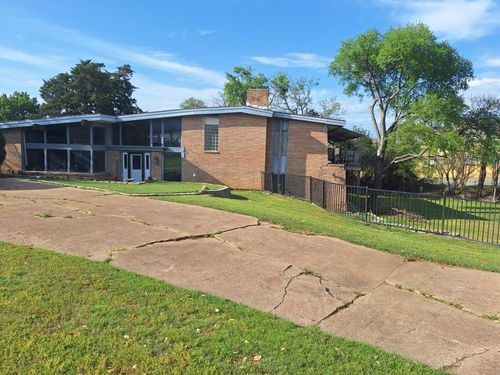 2415 Skyline Dr, Irving, TX, 75038-5818 | Card Image