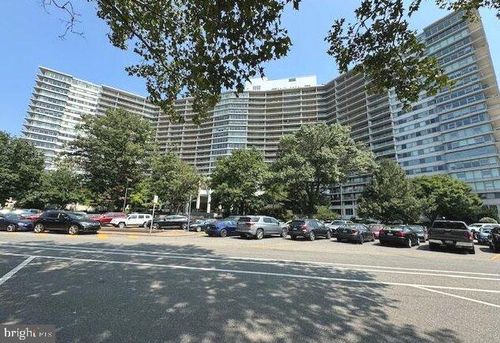 18b26-2401 Pennsylvania Ave, PHILADELPHIA, PA, 19130-3058 | Card Image