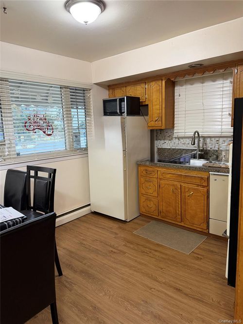 2536 Tiemann Ave, Bronx, NY, 10469-6112 | Card Image