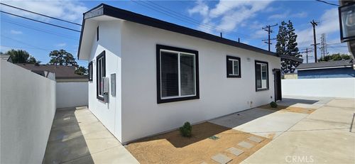 2-2726 W Pendleton Ave, Santa Ana, CA, 92704-4922 | Card Image