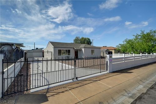 20 Laswell St, Henderson, NV, 89015-5338 | Card Image