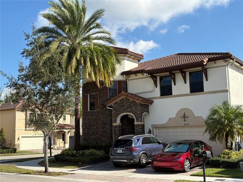 8925 Nw 99th Ct, Doral, FL, 33178-2759 | Card Image