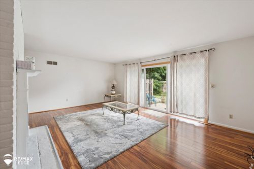 6318 Laurentian Ct, Flint, MI, 48532-2039 | Card Image