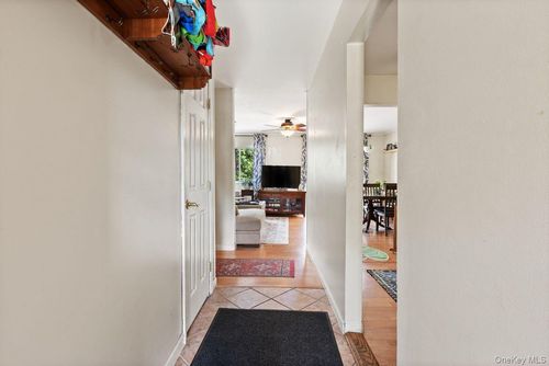 56-56 Coachlight Sq, Montrose, NY, 10548-1244 | Card Image