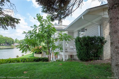 1839 Smallbrook Dr, Troy, MI, 48085-1423 | Card Image