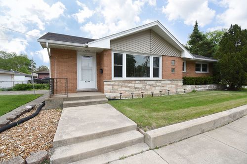 9246 S 54th Ave, Oak Lawn, IL, 60453-1604 | Card Image