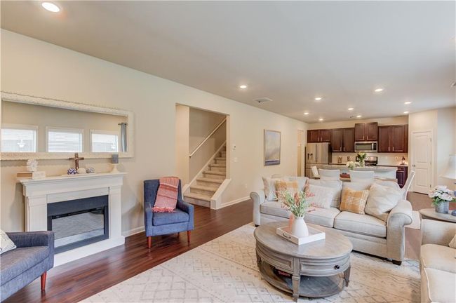 6841 Lancaster Xing, House other with 4 bedrooms, 3 bathrooms and 4 parking in Flowery Branch GA | Image 8