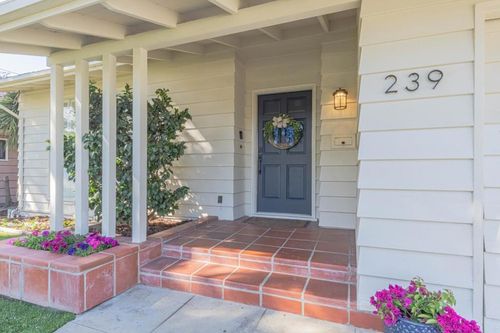 239 Oak St, Salinas, CA, 93901-4111 | Card Image