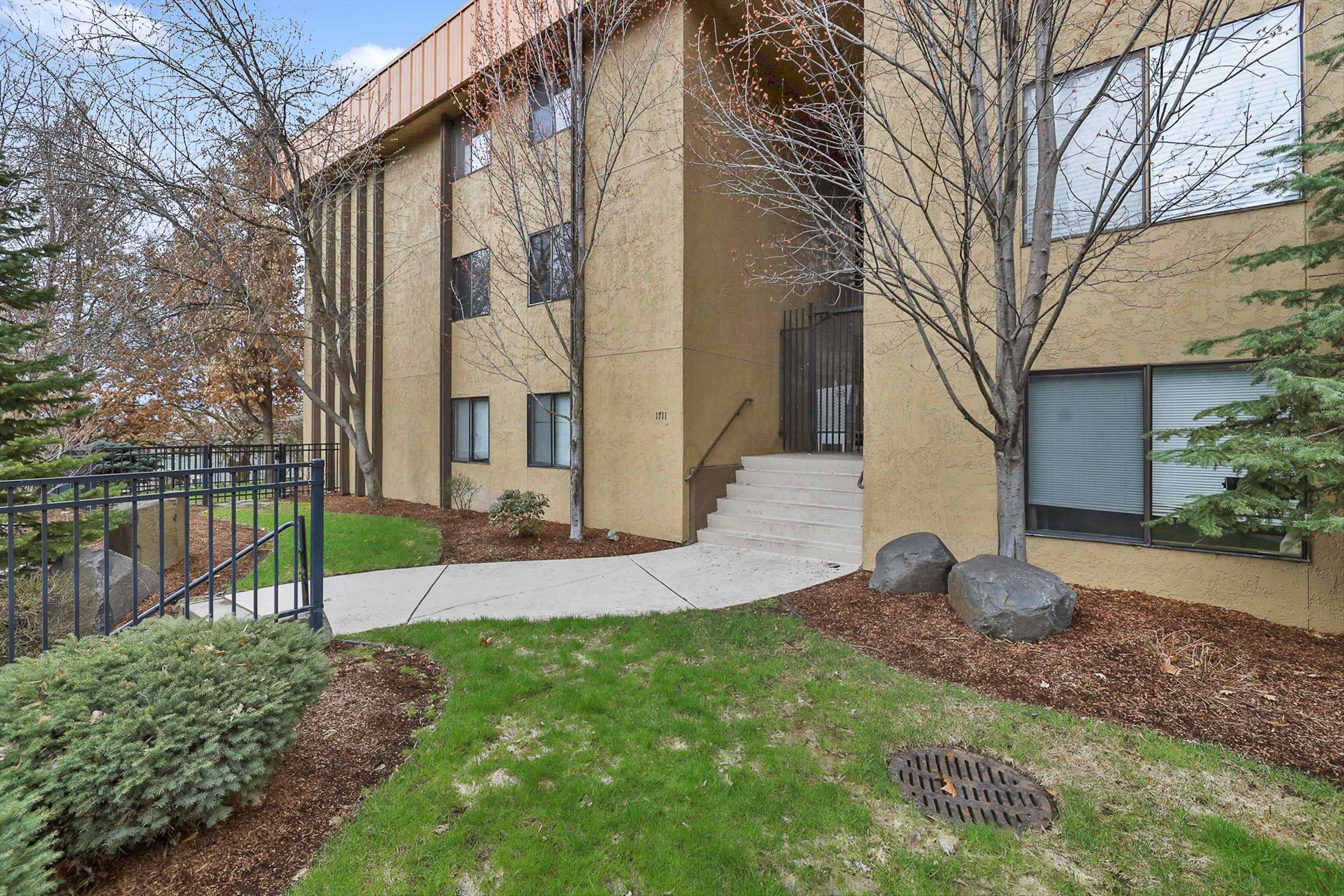 1711 W 7th Ave, For Sale in Spokane Zoocasa