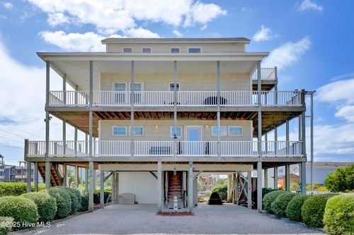 132 Reeves St, N Topsail Beach, NC, 28460-8267 | Card Image