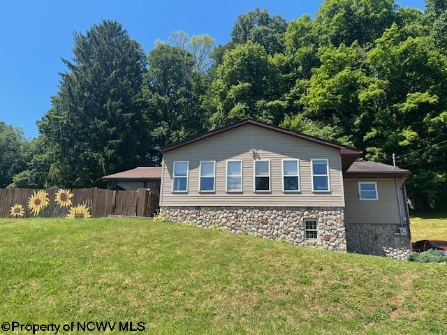 Windy Hill Dr, Mannington, WV 26582