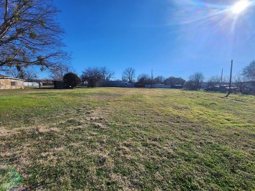 608 E Mclain St, Seymour, TX, 76380-2731 | Card Image