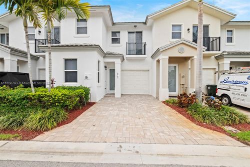 6907-6907 Pines Cir, Coconut Creek, FL, 33073-2749 | Card Image