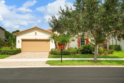 685 Sw Sun Circle, House other with 4 bedrooms, 3 bathrooms and null parking in Palm City FL | Image 2