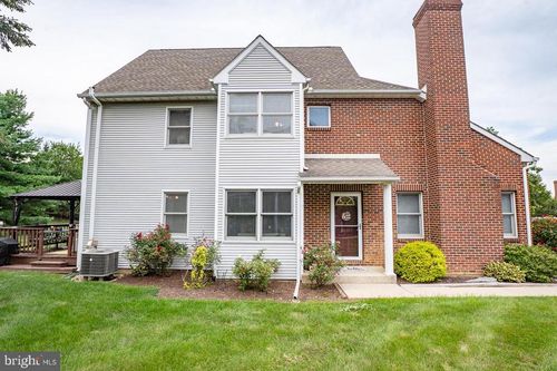 8041 Cross Creek Cir, Breinigsville, PA, 18031-1327 | Card Image