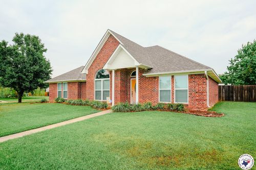 107 Corley Cir, Wake Village, TX, 75501-5862 | Card Image