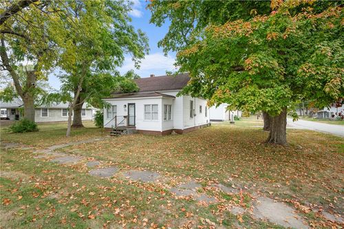 221 S Ohio St, Chrisman, IL, 61924-1527 | Card Image