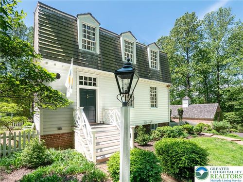 1108 S Barbara Dr, Alburtis, PA, 18011-2611 | Card Image