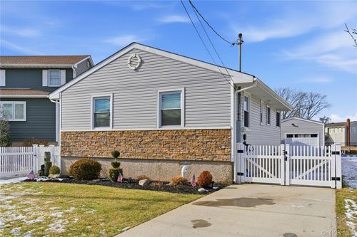 76 Alhambra Rd, Massapequa, NY, 11758-6605 | Card Image