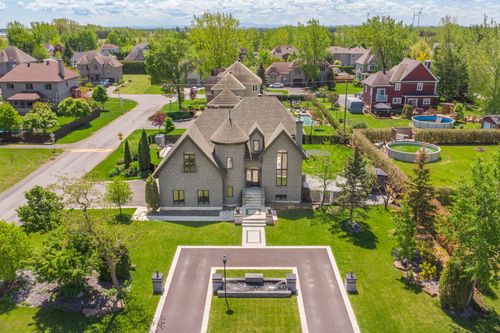 {{alt}} | Card Image