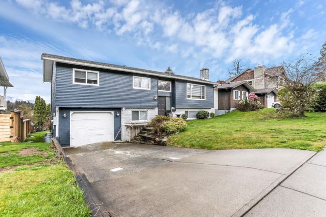 34830 Mcleod Avenue, House other with 5 bedrooms, 2 bathrooms and 3 parking in Abbotsford BC | Image 2