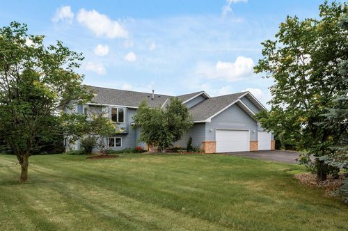 8203 940th St, River Falls, WI, 54022-4582 | Card Image