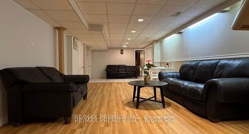 3551 Burningelm Cres, Mississauga, ON, L4Y3L2 | Card Image