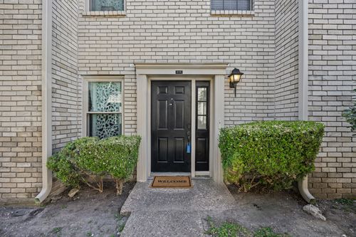 226-8400 Jamestown Dr, Austin, TX, 78758-7938 | Card Image