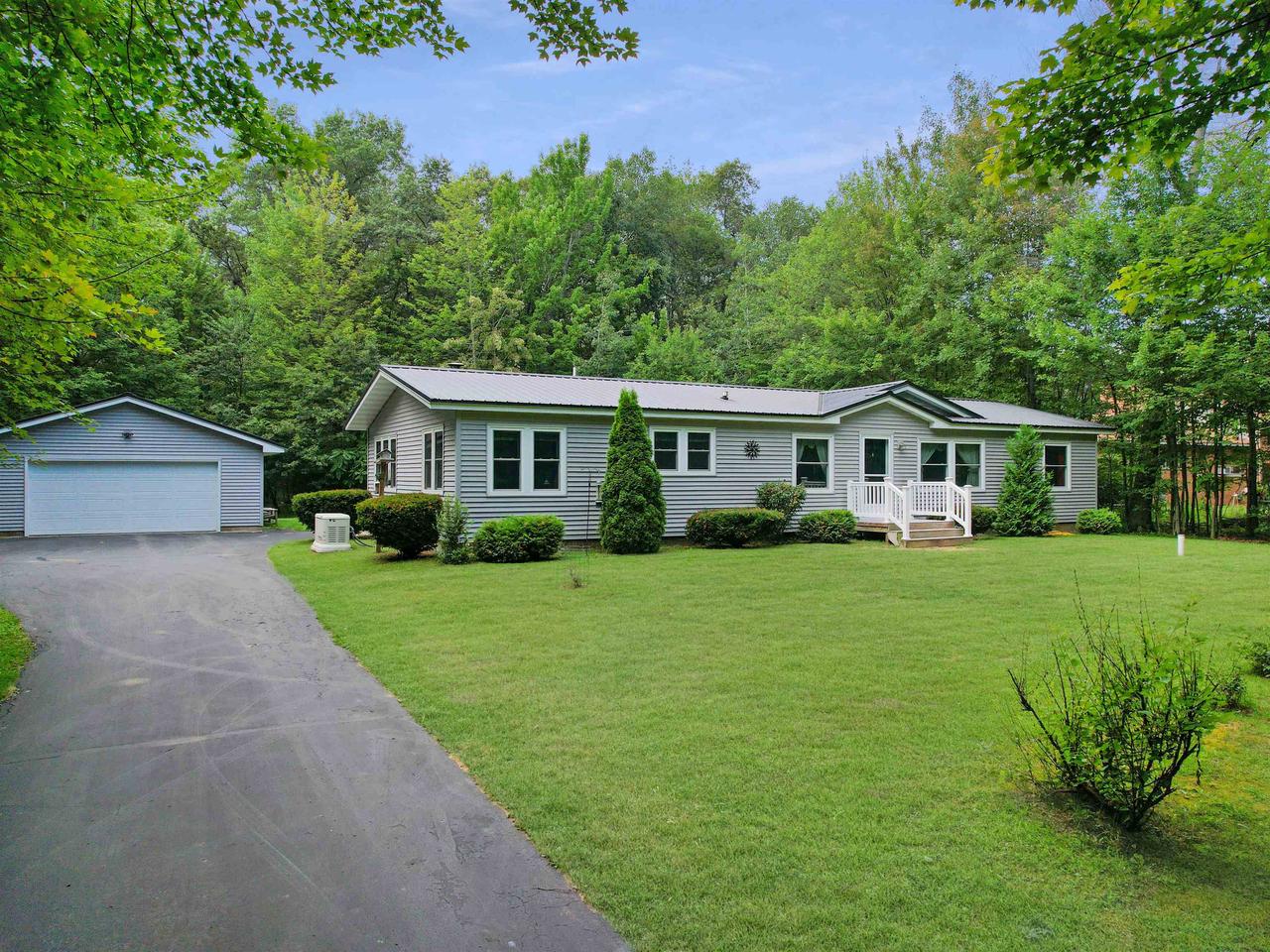 Shore Dr, Marinette, WI 54143