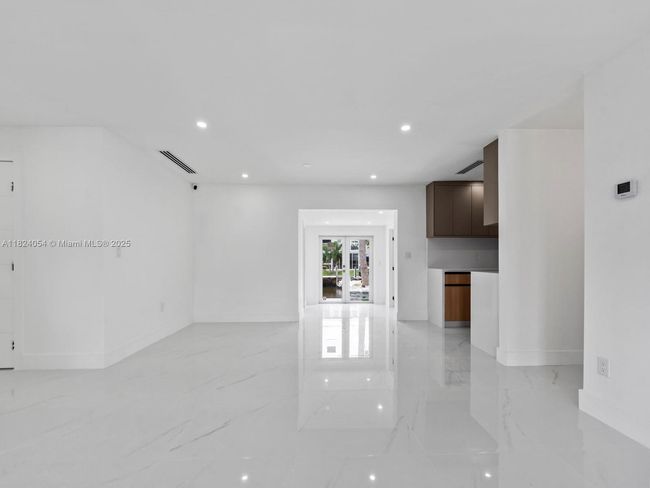 1007 Citrus Isle, House other with 4 bedrooms, 3 bathrooms and null parking in Fort Lauderdale FL | Image 35