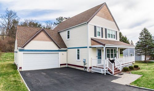 104 Mohawk Trl, Pawling, NY, 12564-2177 | Card Image