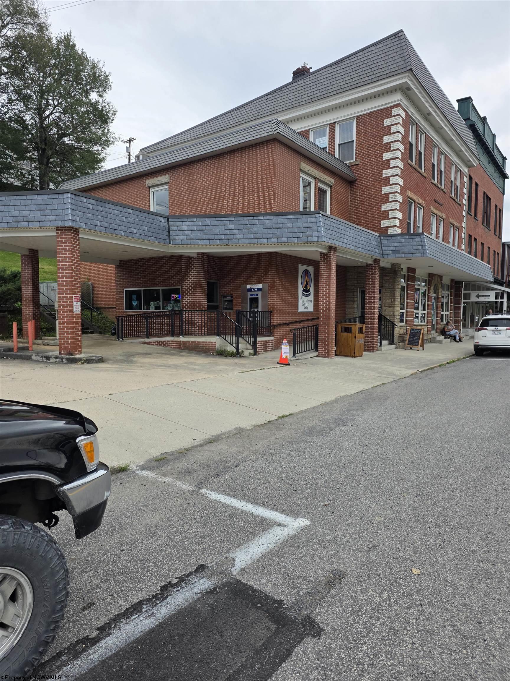 Commercial Sale in Thomas 2